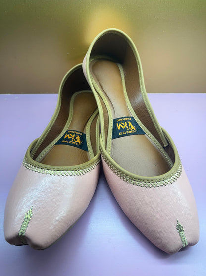 Simple Decent Khussa – Everyday Grace in a Classic Look Walk Inn