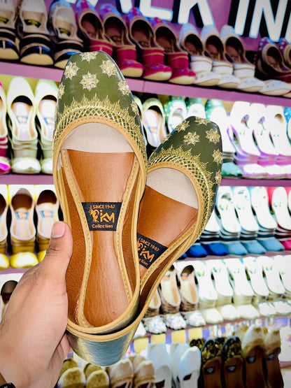 Simple Star Work Khussa – Subtle Sparkle with Traditional Touch Walk Inn