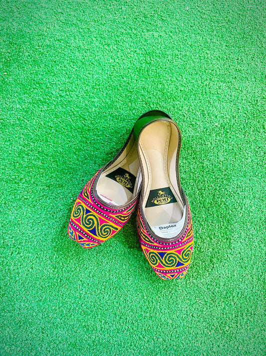 Bahar Gul – Multani Floral Khussa - Walk Inn