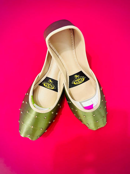 Noor Sitara – Subtle Moti Work Khussa Walk Inn