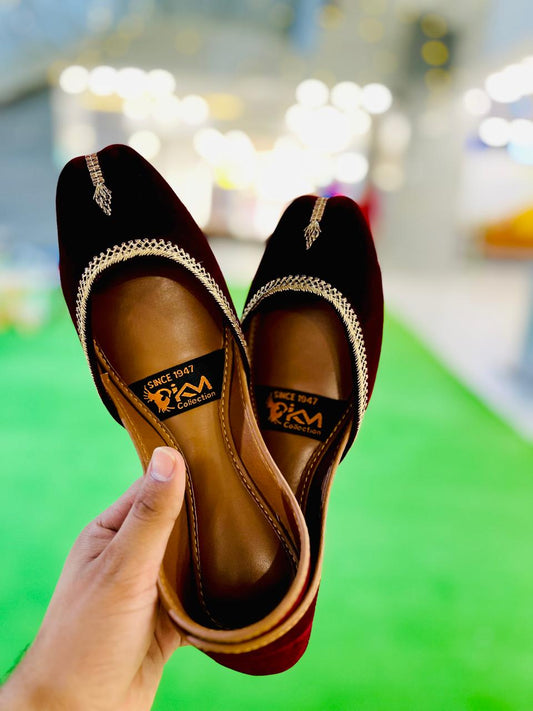 Simple Velvet Khussa – Black Base with Silver Thread Detailing Walk Inn