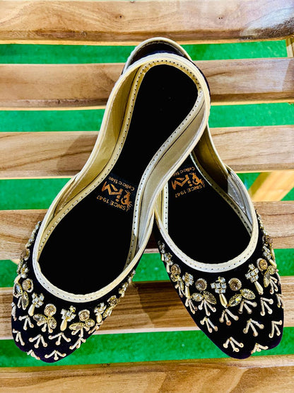 Fancy Bridal Khussa – Handcrafted Moti Elegance Walk Inn