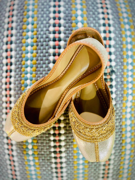 Simple Fancy Khussa – Elegant Everyday Sparkle Walk Inn