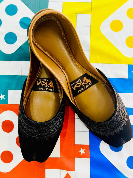 Zarveen – Velvet Tilla Work Khussa - Walk Inn